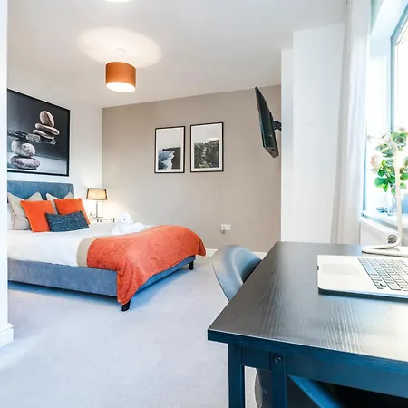 Heathrow In 15 Mins - Balcony - Dedicated Workspace Hounslow Exterior photo