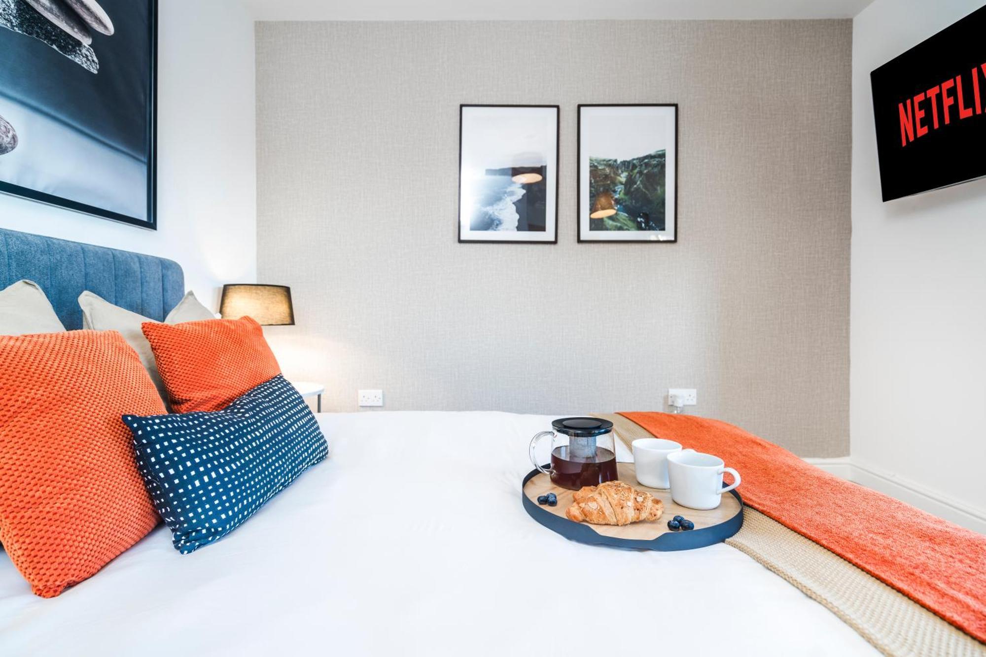 Apartamento Heathrow In 15 Mins - Balcony - Dedicated Workspace *