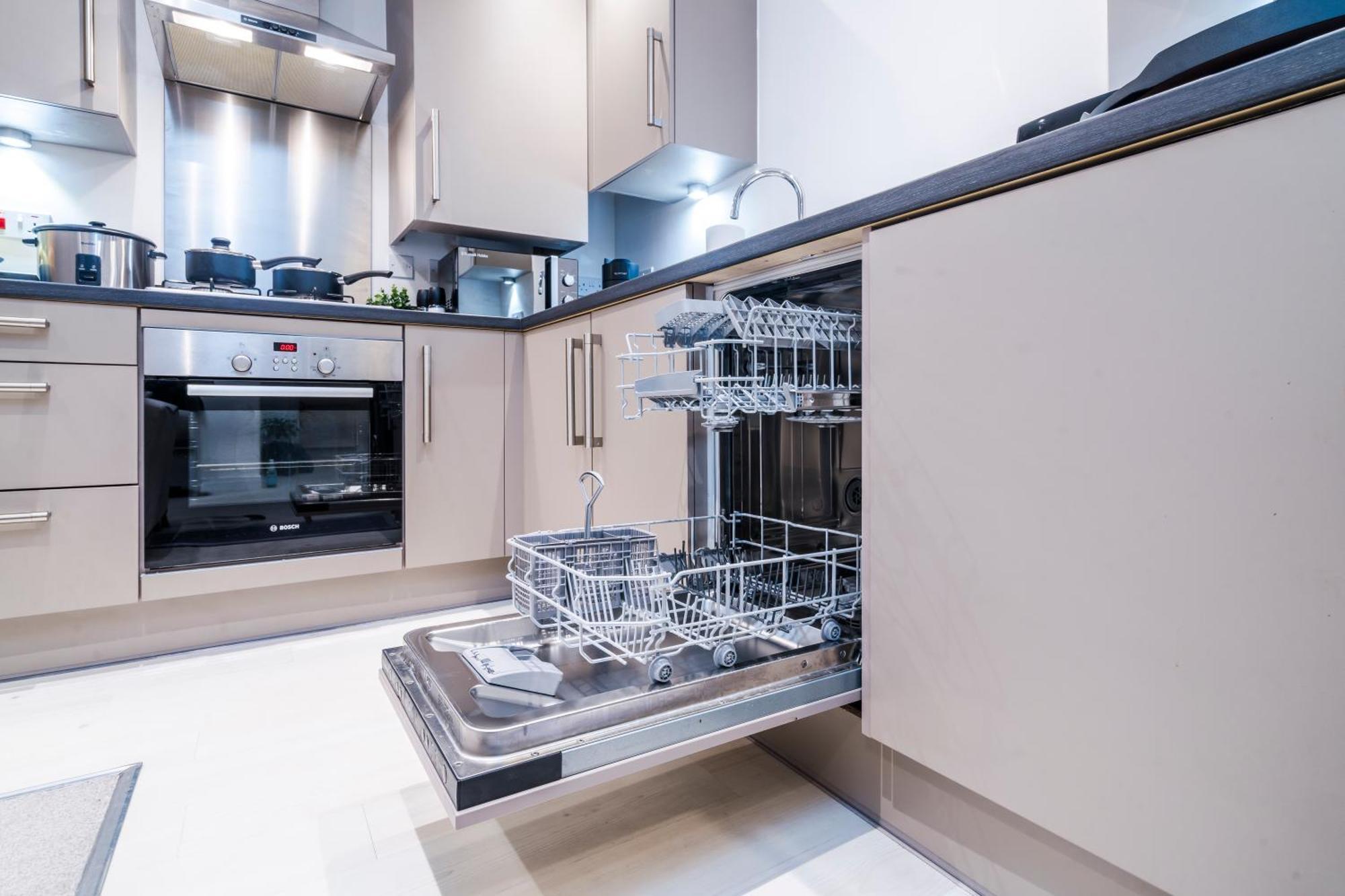 Apartamento Heathrow In 15 Mins - Balcony - Dedicated Workspace *