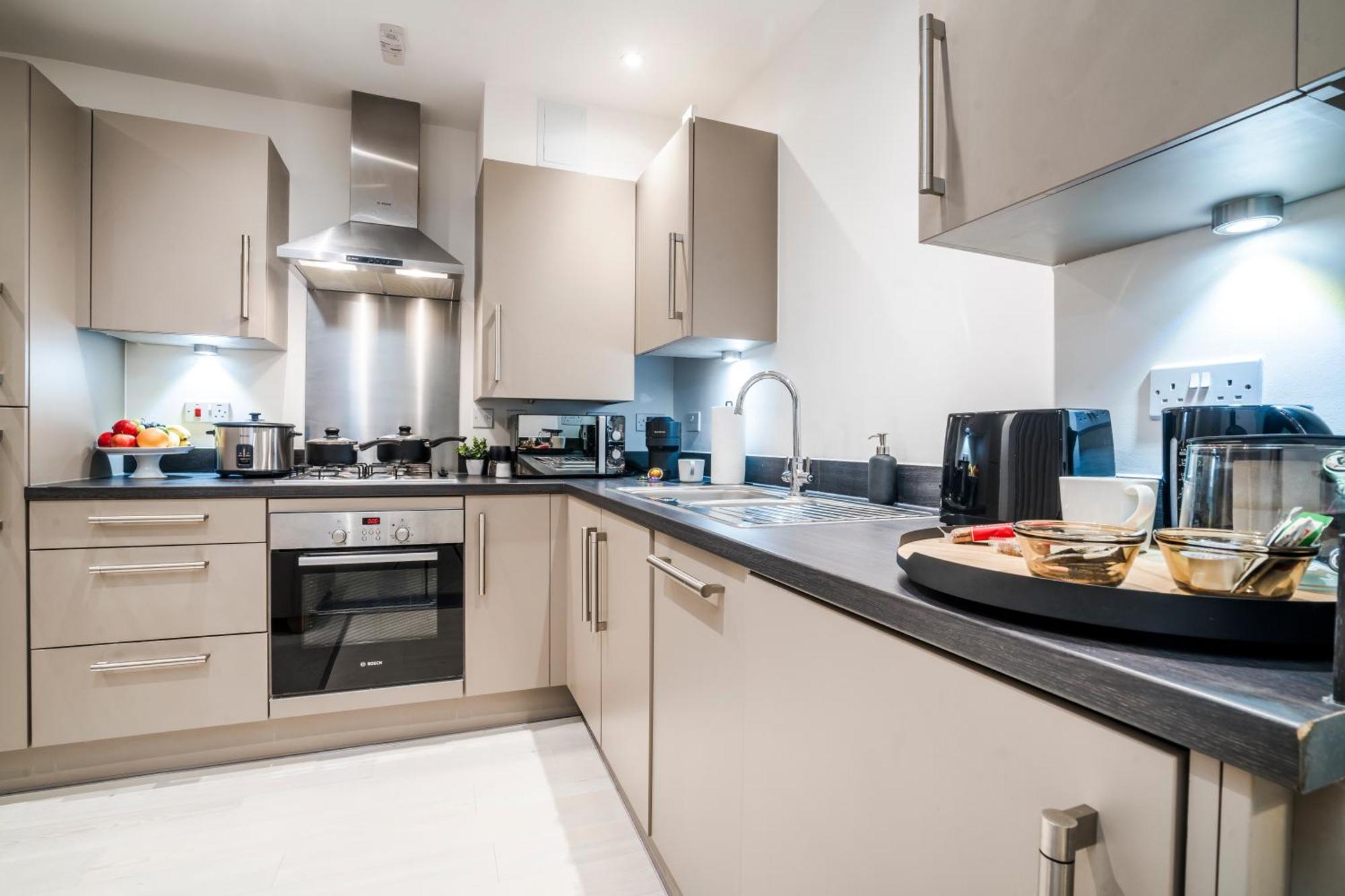 Heathrow In 15 Mins - Balcony - Dedicated Workspace Apartamento Hounslow